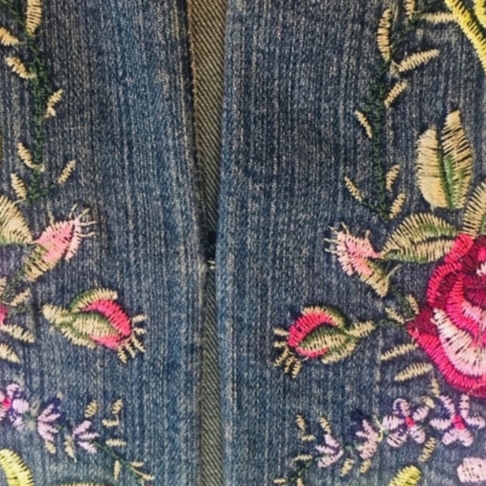 A.M.I. Embroidery Floral Duster Jean Denim Jacket Size Small Boho Western - Picture 10 of 11